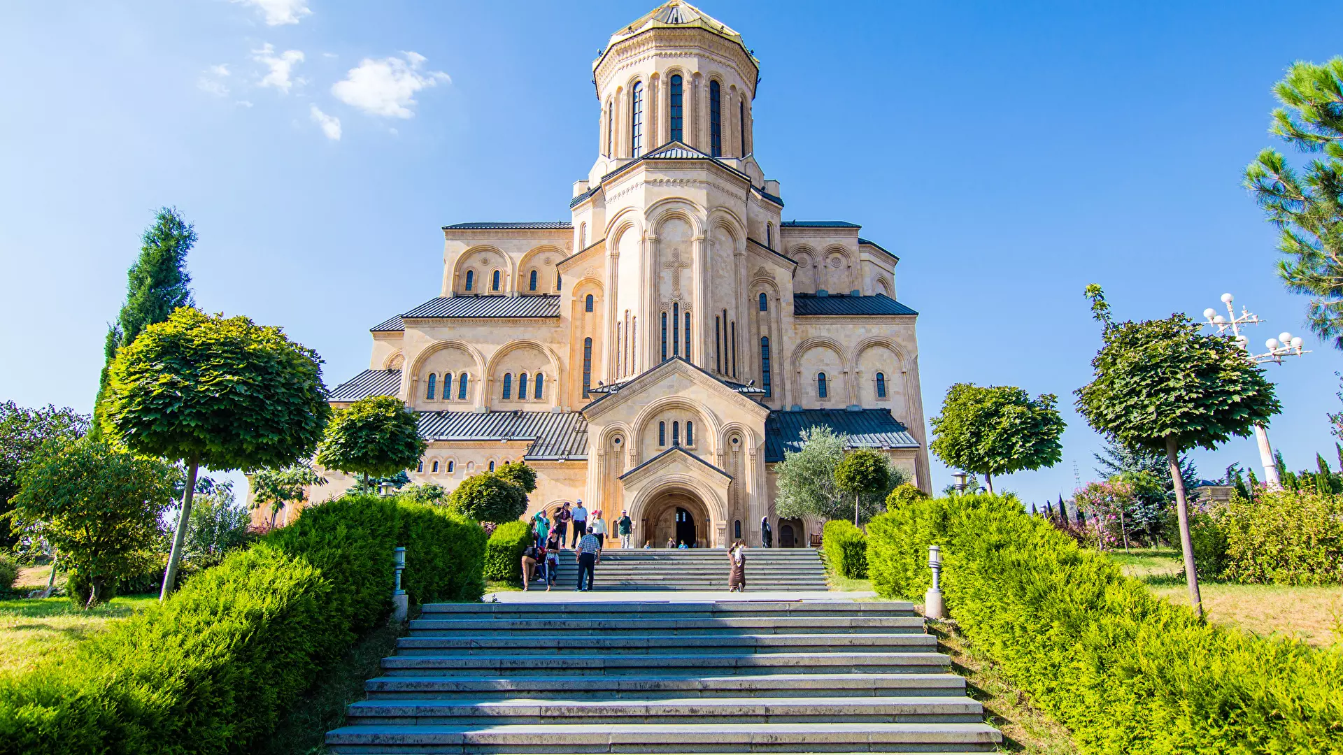 Georgia_Temples_Tbilisi_Stairs_Shrubs_514092_1920x1080