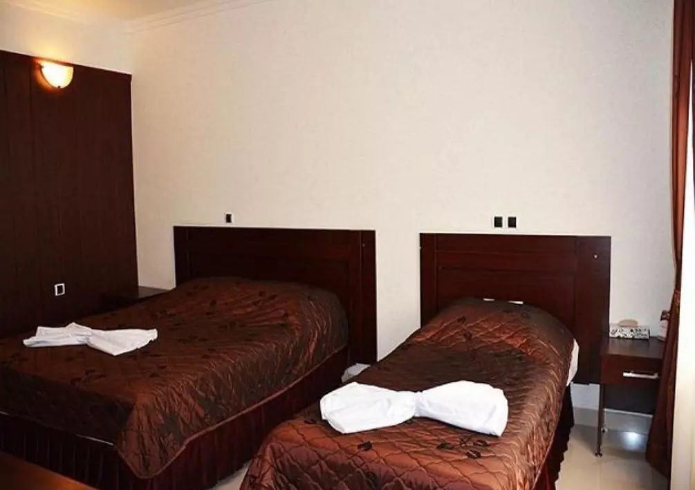 hotel-eram-mashhad-bedroom