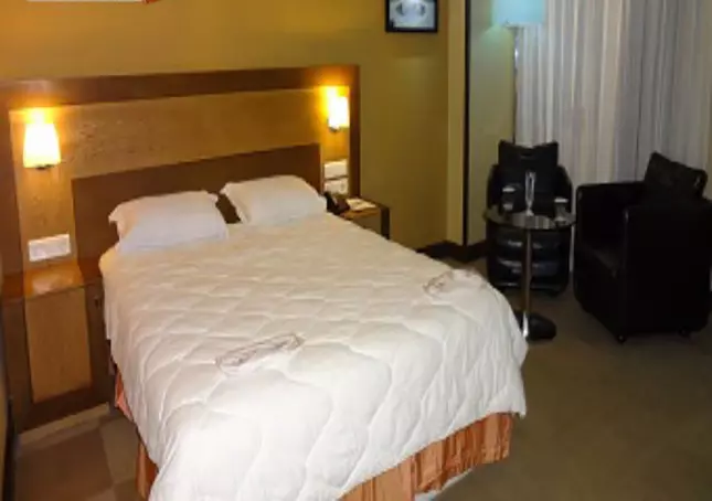 simorq-hotel-tehran-room-3